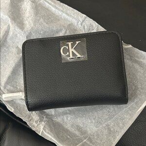NWT Calvin Klein Jeans CK Women Minimal Monogram Medium Wallet, Black
